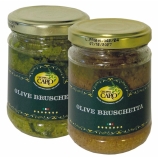 Grünes und schwarzes Olivenpâté (Bruschetta-Mix) im Glas