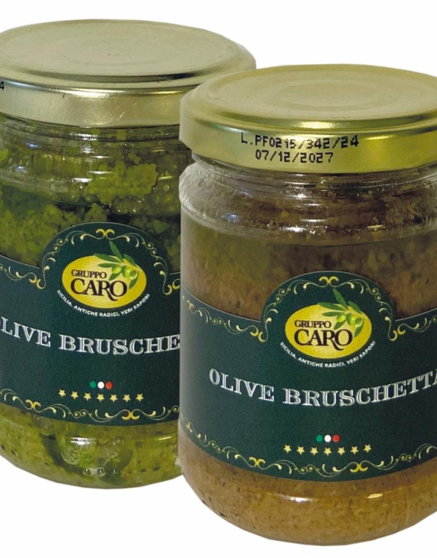 Grünes und schwarzes Olivenpâté (Bruschetta-Mix) im Glas